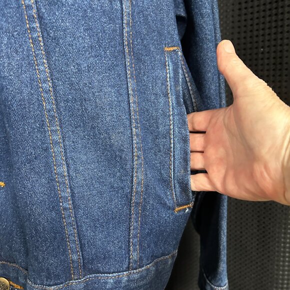 Up for sale is a Vintage Denim Crown Royal 1993 Country Music Series Jacket in s - Picture 6 of 11